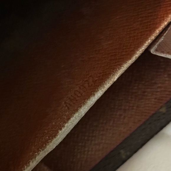 Louis Vuitton Wallet - Picture 4 of 5